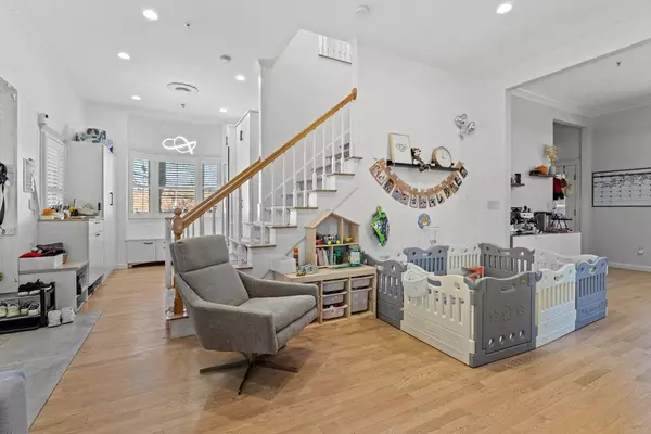 40 Pleasant St #40, Newton, MA 02459