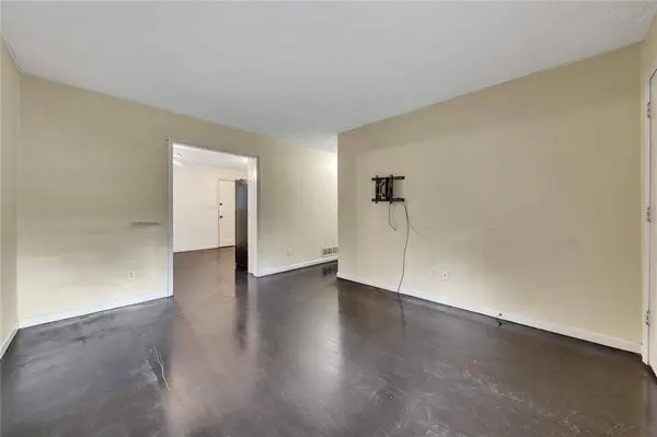 125 W South ST, Canton, GA 30114