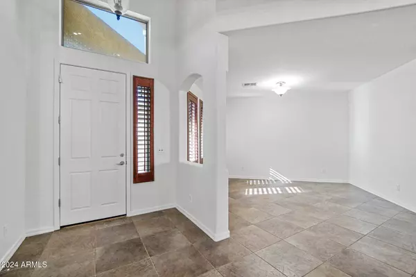 16048 W MERCER Lane, Surprise, AZ 85379