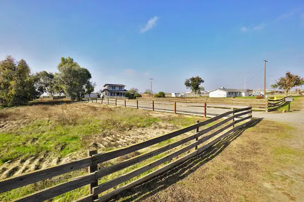 10806 6th Avenue, Hanford, CA 93230