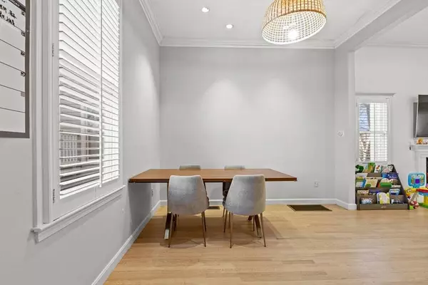 40 Pleasant St #40, Newton, MA 02459