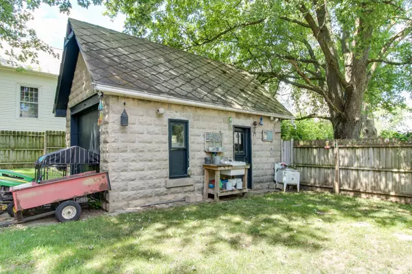 106 S Division ST, Stanford, IL 61774