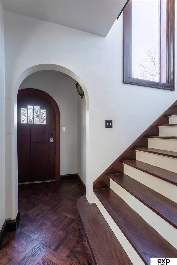 7826 Military Avenue, Omaha, NE 68134