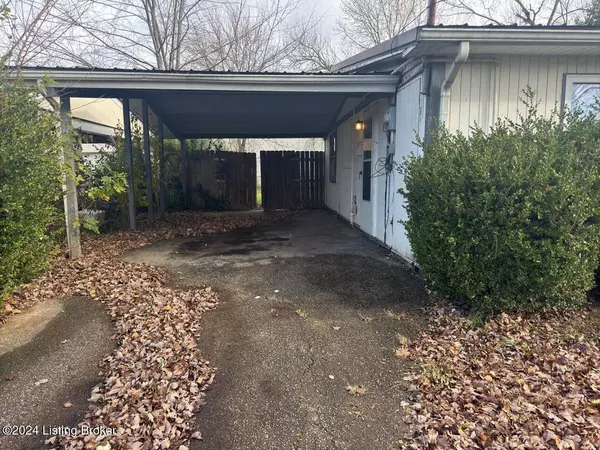 5909 Middleground Dr, Louisville, KY 40272