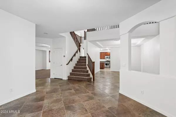 16048 W MERCER Lane, Surprise, AZ 85379