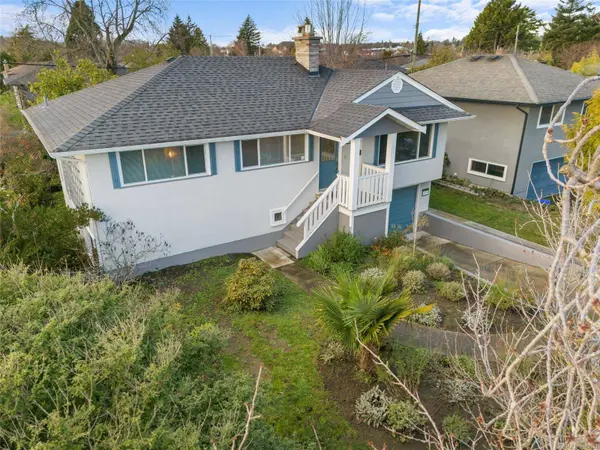 2920 Queenston St, Saanich, BC V8R 4P5