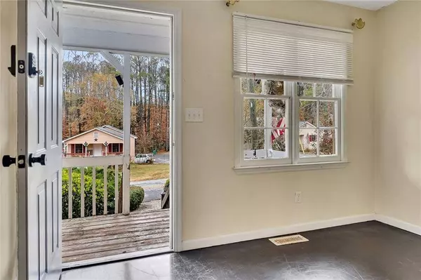 125 W South ST, Canton, GA 30114