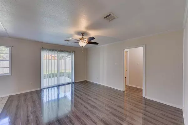 814 Fitzgerald ST, East Bernard, TX 77435