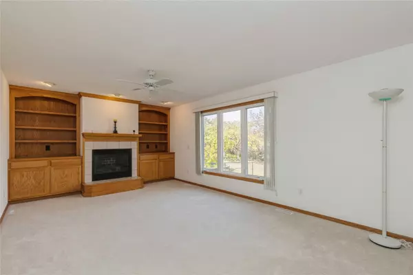 9823 Biscayne Drive, Johnston, IA 50131