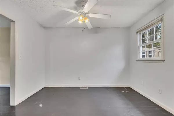 125 W South ST, Canton, GA 30114