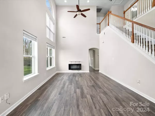 4641 Craigmoss LN, Charlotte, NC 28278