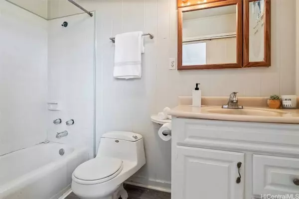 929 Hala DR, Honolulu, HI 96817
