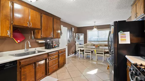 535 Oak Manor DR, Ukiah, CA 95482