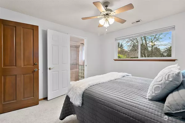 2306 125th AVE E, Edgewood, WA 98372