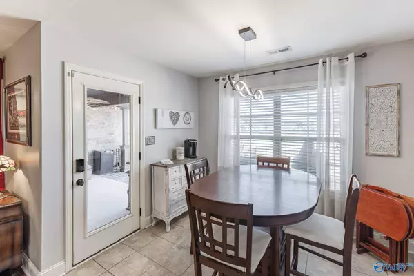 48 Pecan Circle, Decatur, AL 35603