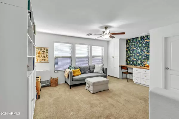 3769 E KERRY Lane, Phoenix, AZ 85050