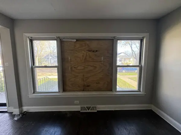 8812 S Euclid Avenue, Chicago, IL 60617