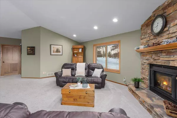 820 Bradley DR, Hudson, WI 54016