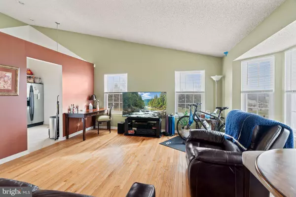 253 COLUMBUS DR, Franklin Park, NJ 08823