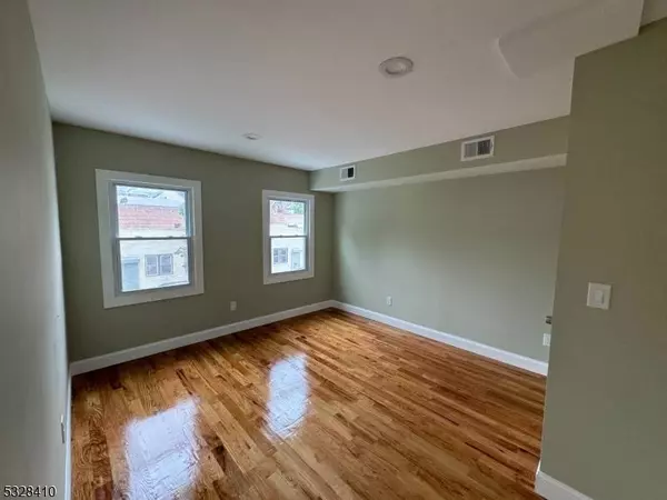 133 N Clinton St, East Orange City, NJ 07017