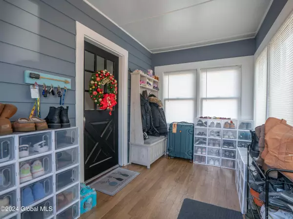 2033 Careleon Road, Schenectady, NY 12303