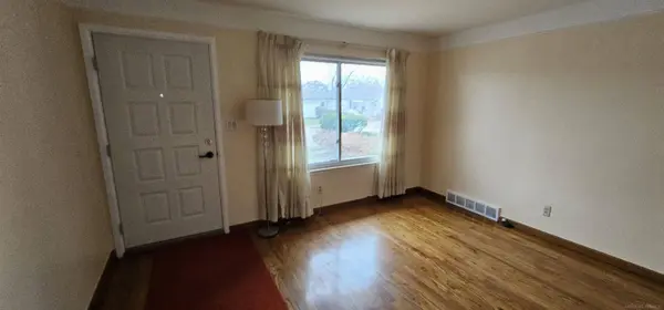 27086 Baldwin Avenue, Warren, MI 48092