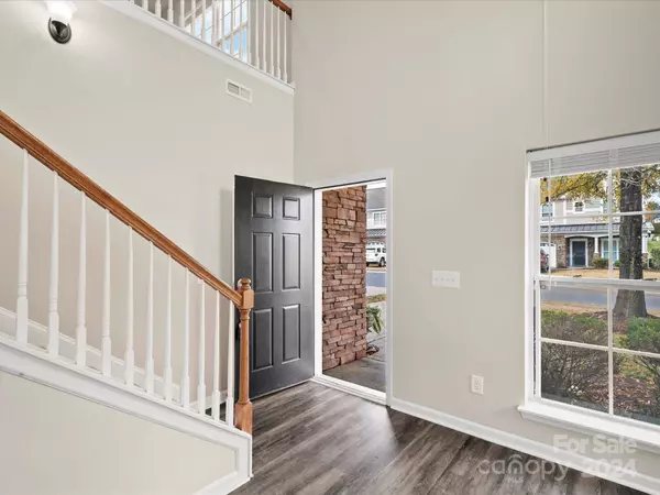 4641 Craigmoss LN, Charlotte, NC 28278