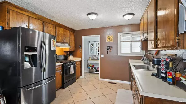 535 Oak Manor DR, Ukiah, CA 95482