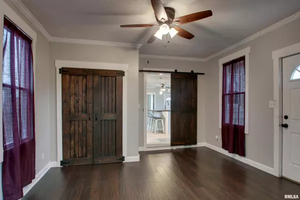 1121 N 10TH ST, Quincy, IL 62301