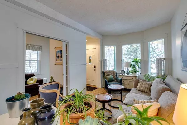 910 5 ST NW, Calgary, AB T2N1R2