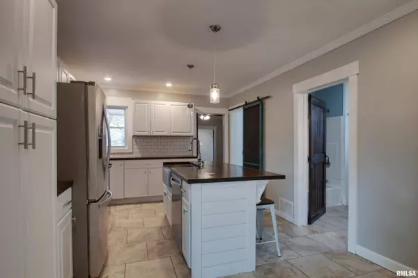 1121 N 10TH ST, Quincy, IL 62301