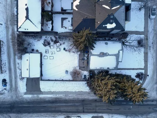 2301 3 AVE NW, Calgary, AB T2N0K9