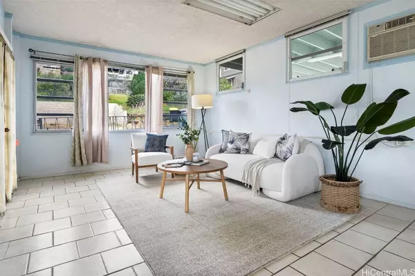 929 Hala DR, Honolulu, HI 96817