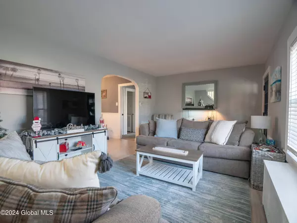 2033 Careleon Road, Schenectady, NY 12303