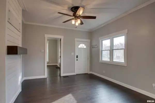 1121 N 10TH ST, Quincy, IL 62301