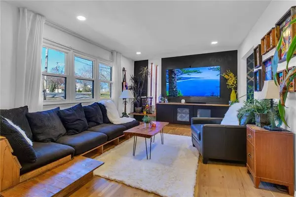 6425 NW Rock Garden RD, Parkville, MO 64152