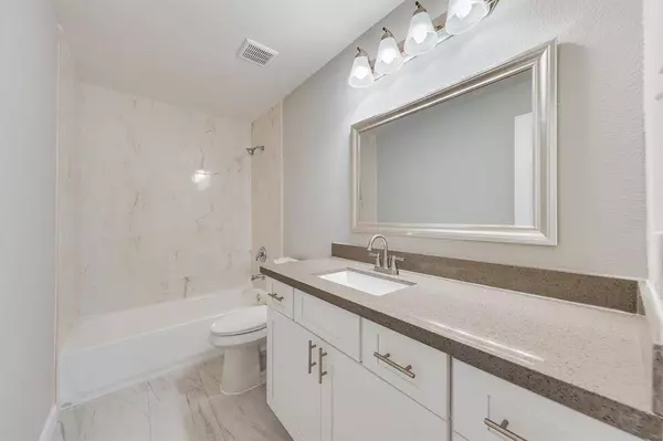 2638 Almeda Plaza DR, Houston, TX 77045