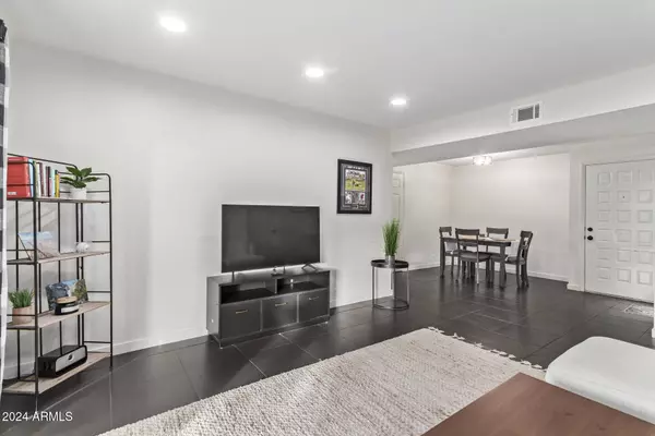 540 N MAY Street #1102, Mesa, AZ 85201