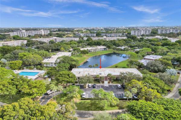 3641 Oaks Clubhouse Dr #204, Pompano Beach, FL 33069