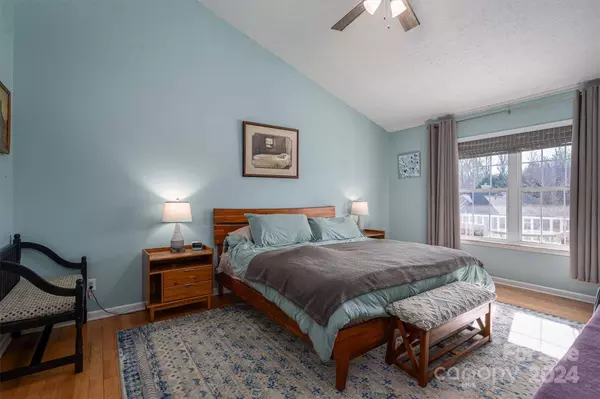 2051 Gary LN, Hickory, NC 28602