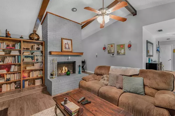 3925 Raywood Drive, Grand Prairie, TX 75052