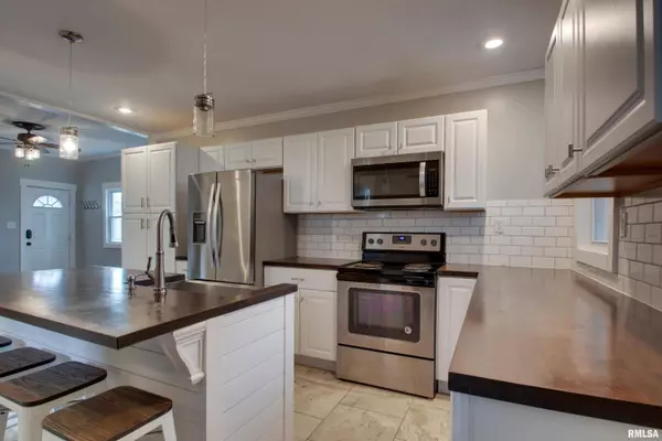 1121 N 10TH ST, Quincy, IL 62301