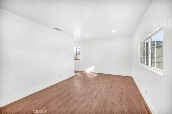 944 W Buena Vista AVE, Visalia, CA 93291