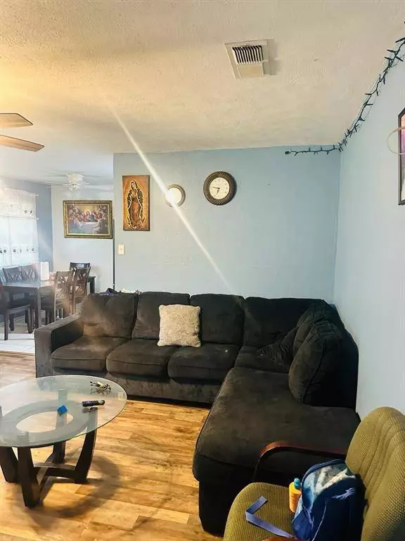 2908 Dillard Street, Fort Worth, TX 76105