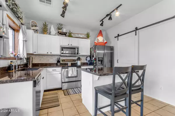 438 E PALOMINO Way, San Tan Valley, AZ 85143