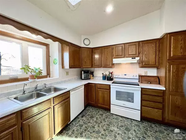 402 N 10TH ST, Herington, KS 67449