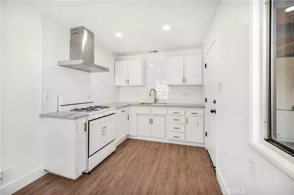 944 W Buena Vista AVE, Visalia, CA 93291