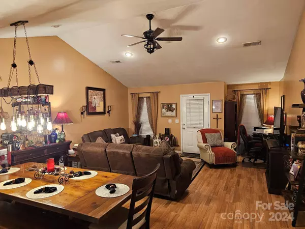 1663 Golden Cedar LN, Newton, NC 28658