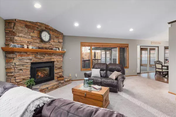 820 Bradley DR, Hudson, WI 54016