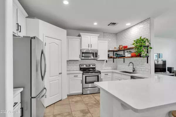 3769 E KERRY Lane, Phoenix, AZ 85050